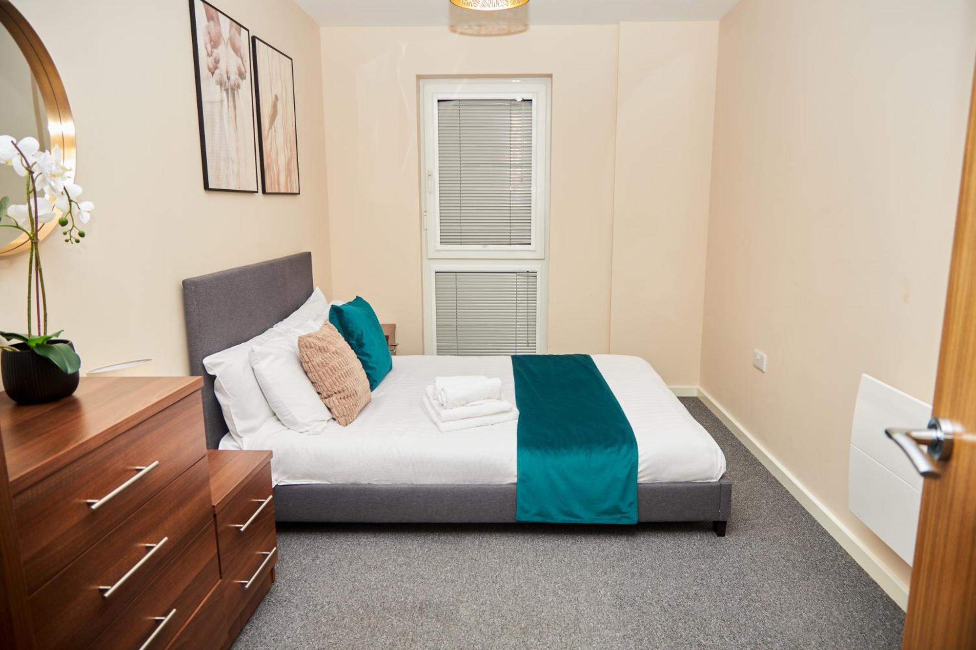 Deluxe And Cozy Two Bedroom With 1 Bathroom And Open Balcony 曼彻斯特 外观 照片