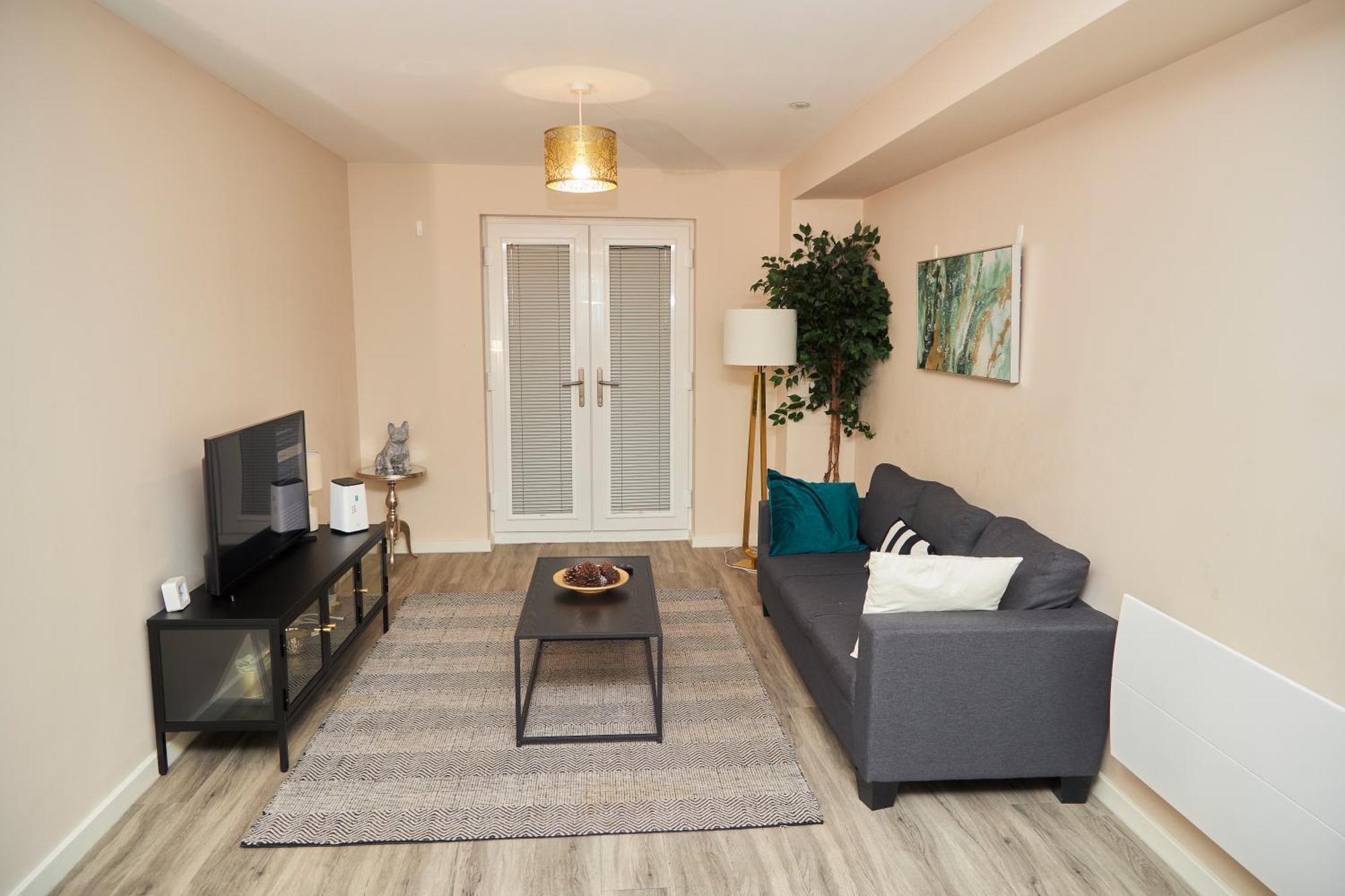 Deluxe And Cozy Two Bedroom With 1 Bathroom And Open Balcony 曼彻斯特 外观 照片