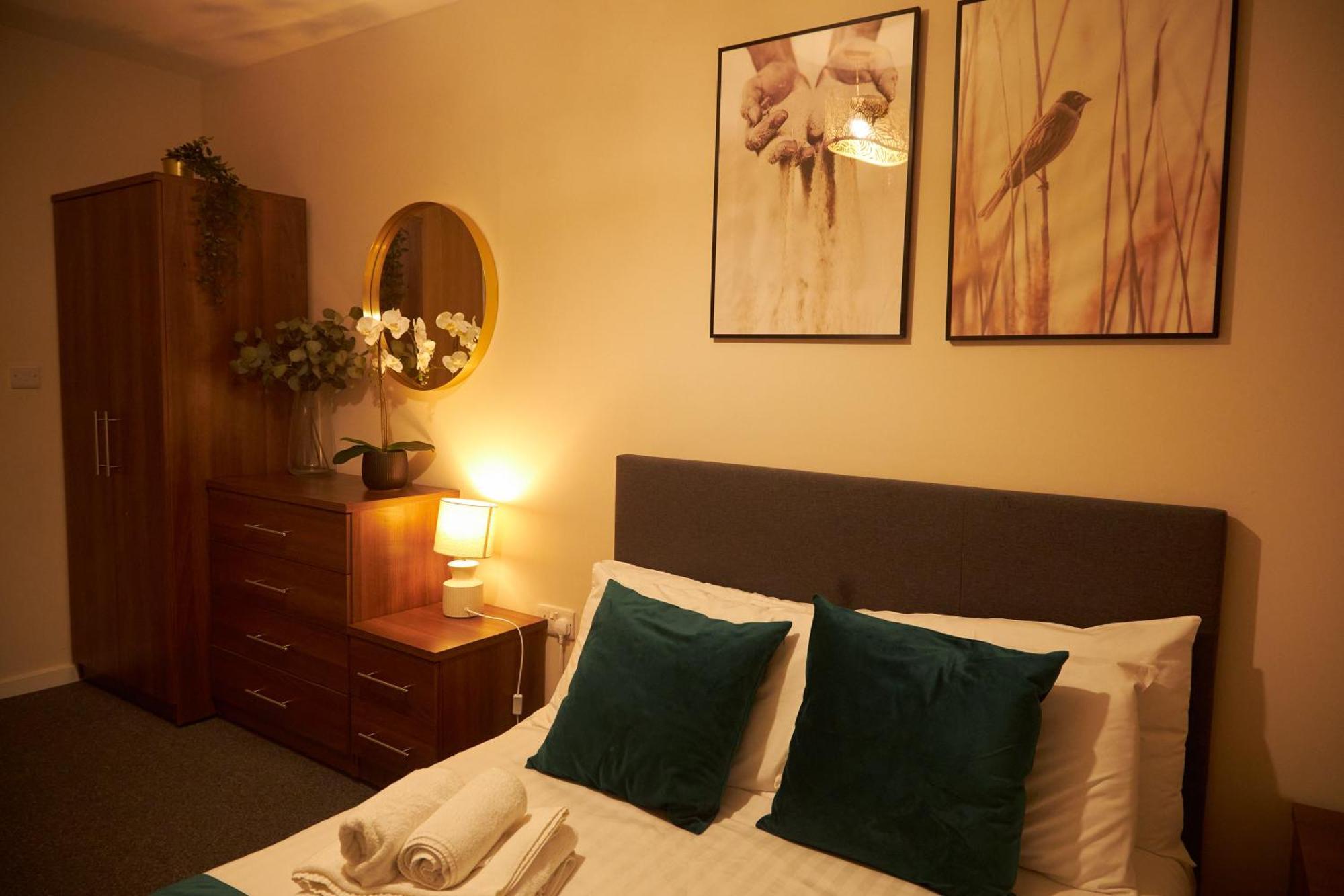 Deluxe And Cozy Two Bedroom With 1 Bathroom And Open Balcony 曼彻斯特 外观 照片