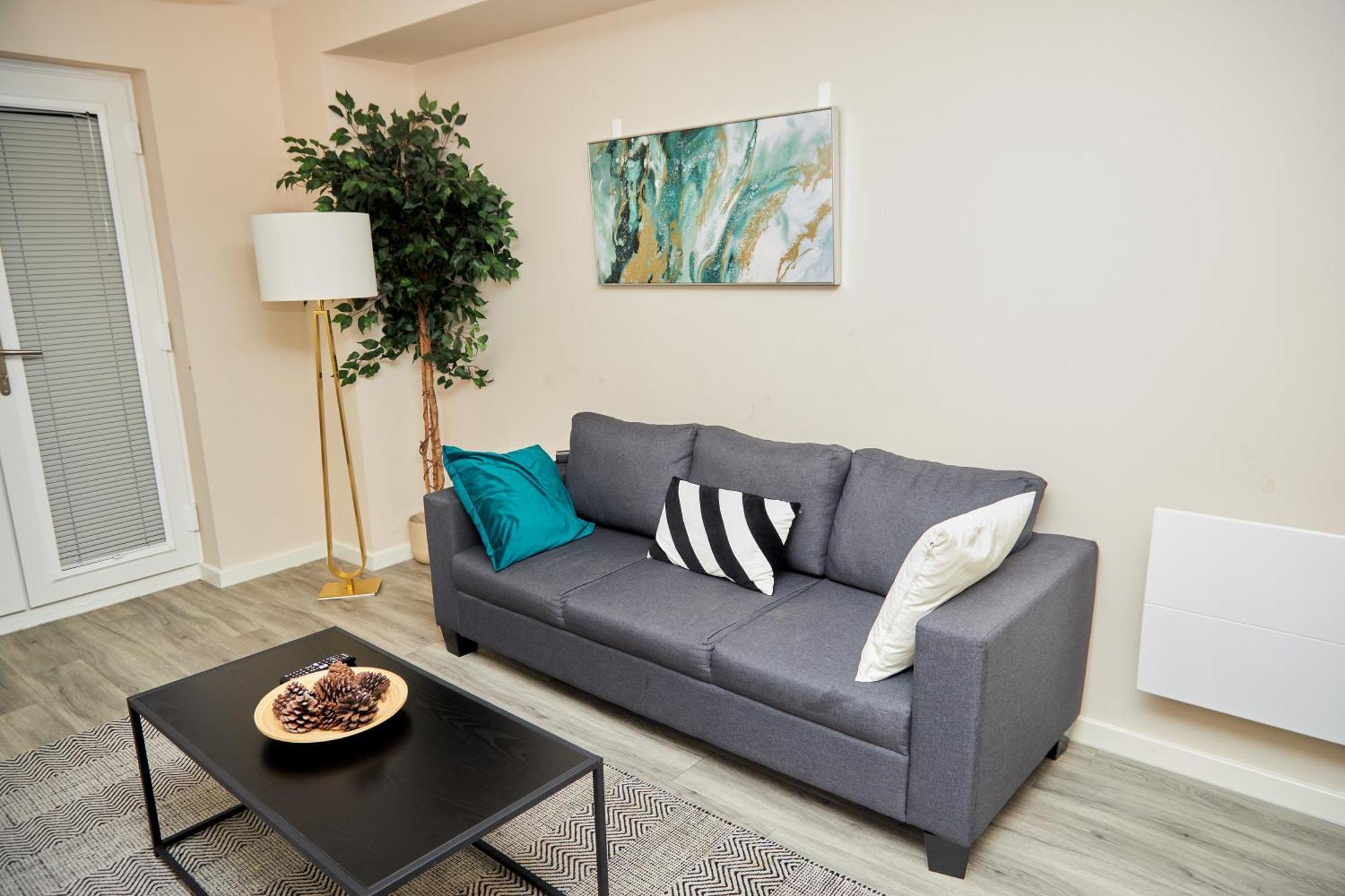Deluxe And Cozy Two Bedroom With 1 Bathroom And Open Balcony 曼彻斯特 外观 照片
